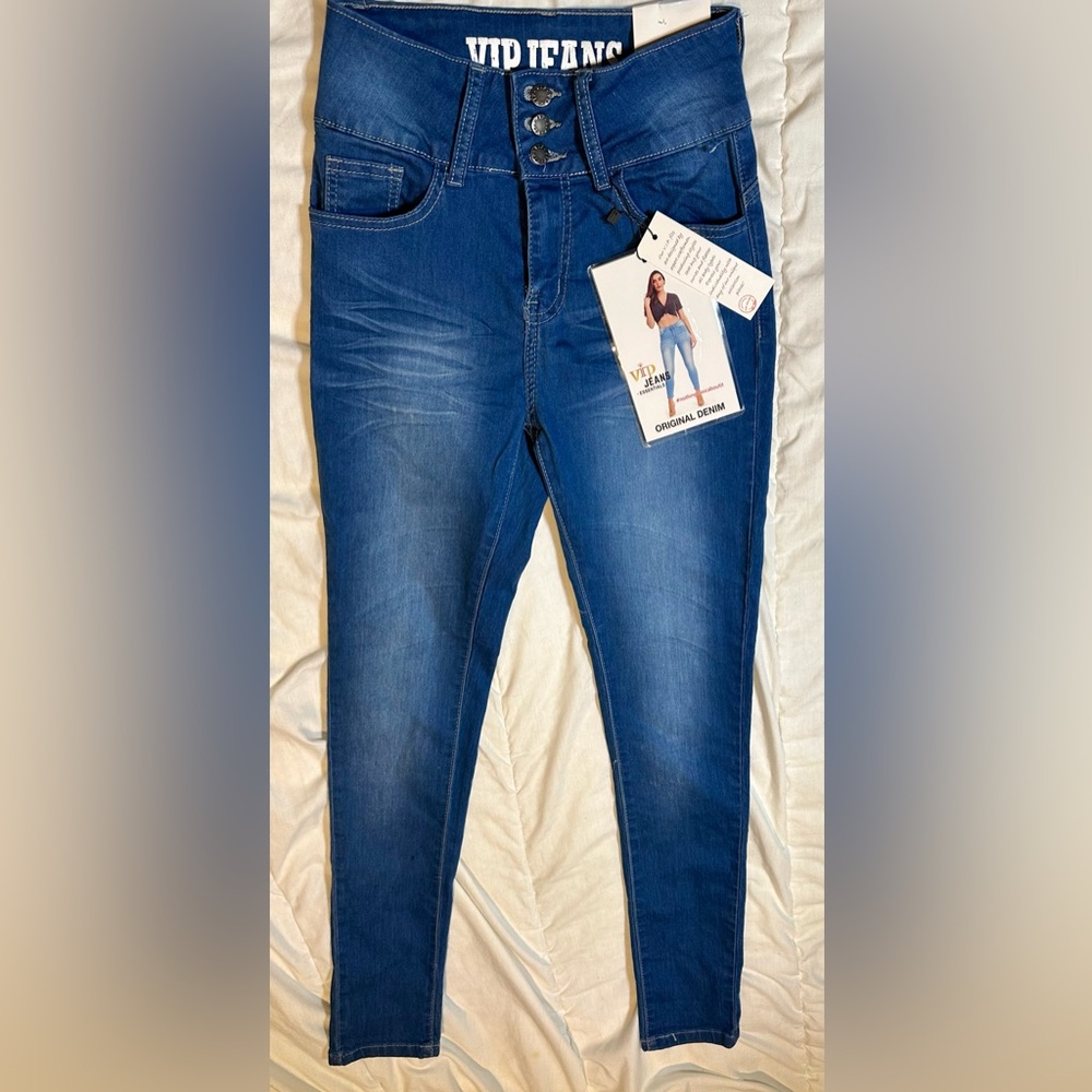 Brand new VIP Junior/Womens skinny jeans.